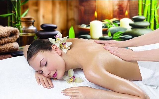 lapothiquaire spa 16996759185261372013710 0 0 406 650 crop 1699675925871354580294 TOP 6 mẫu bài viết quảng cáo massage cho spa thu hút khách hàng